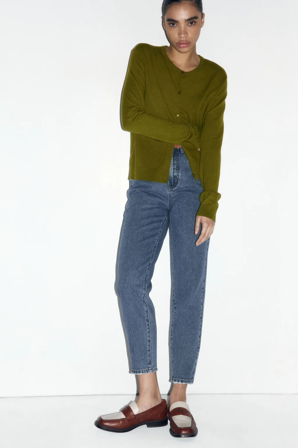 M1632 HIGH WAISTED MOM FIT JEANS