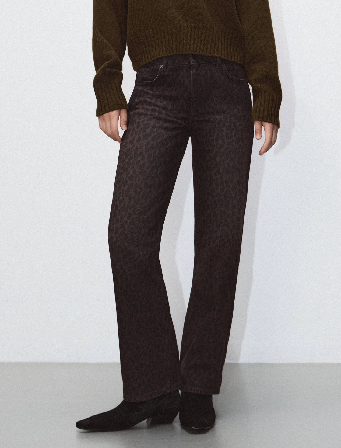 HIGH WAISTED ANIMAL PRINT STRAIGHT JEANS