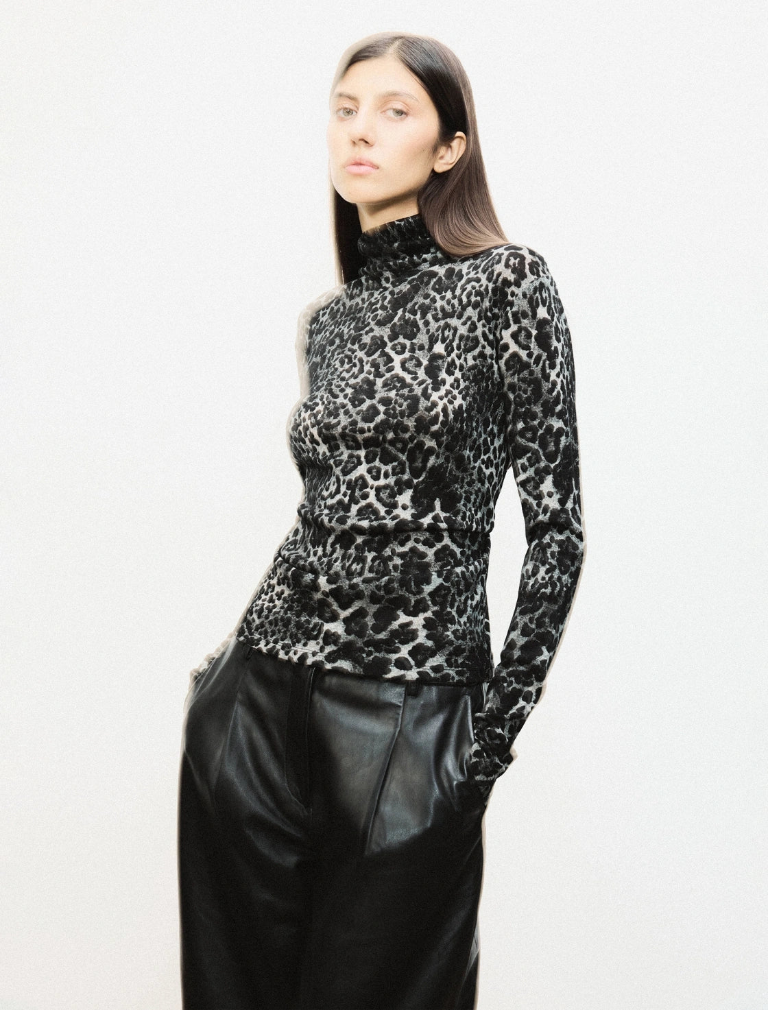 ANIMAL PRINT FINE KNIT SWEATER