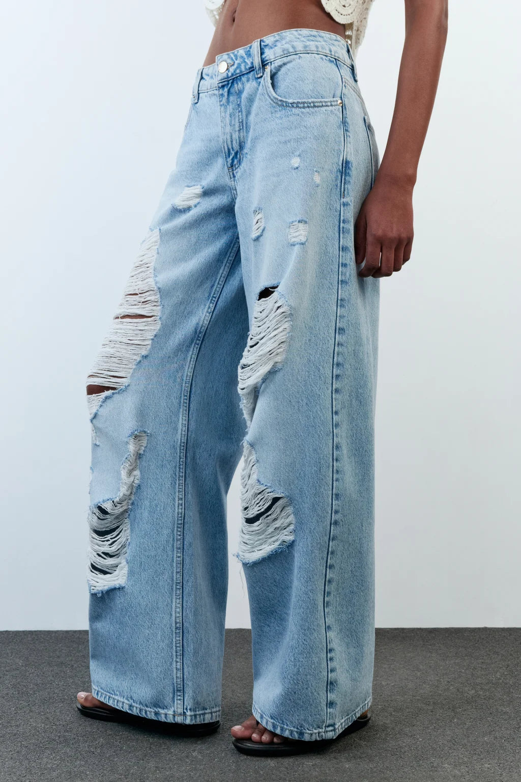 JEANS RELAXED OVERSIZE ROTOS TIRO MEDIO