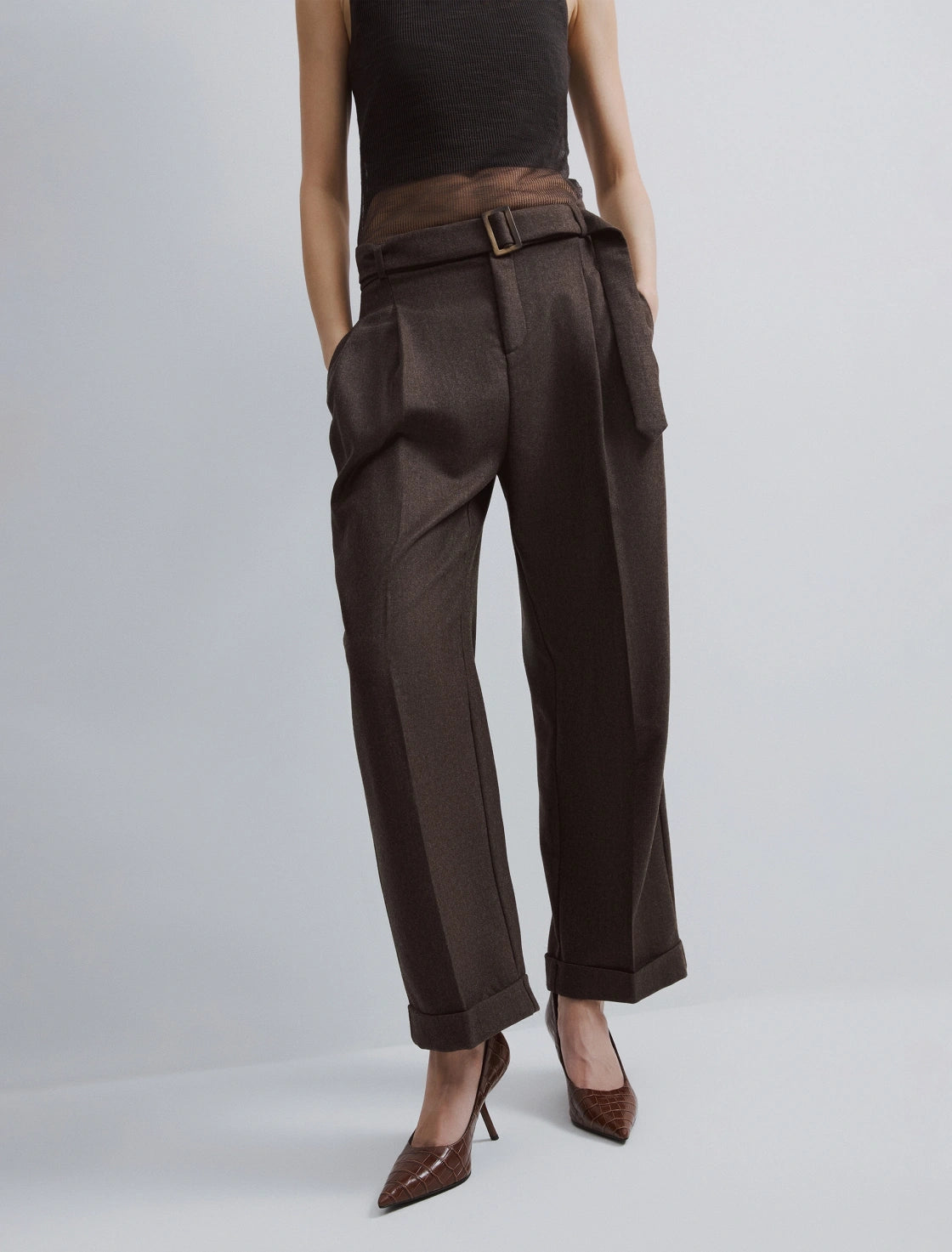 PANTALÓN CINTURÓN VUELTA BAJO