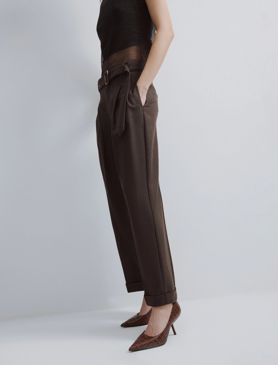 PANTALÓN CINTURÓN VUELTA BAJO