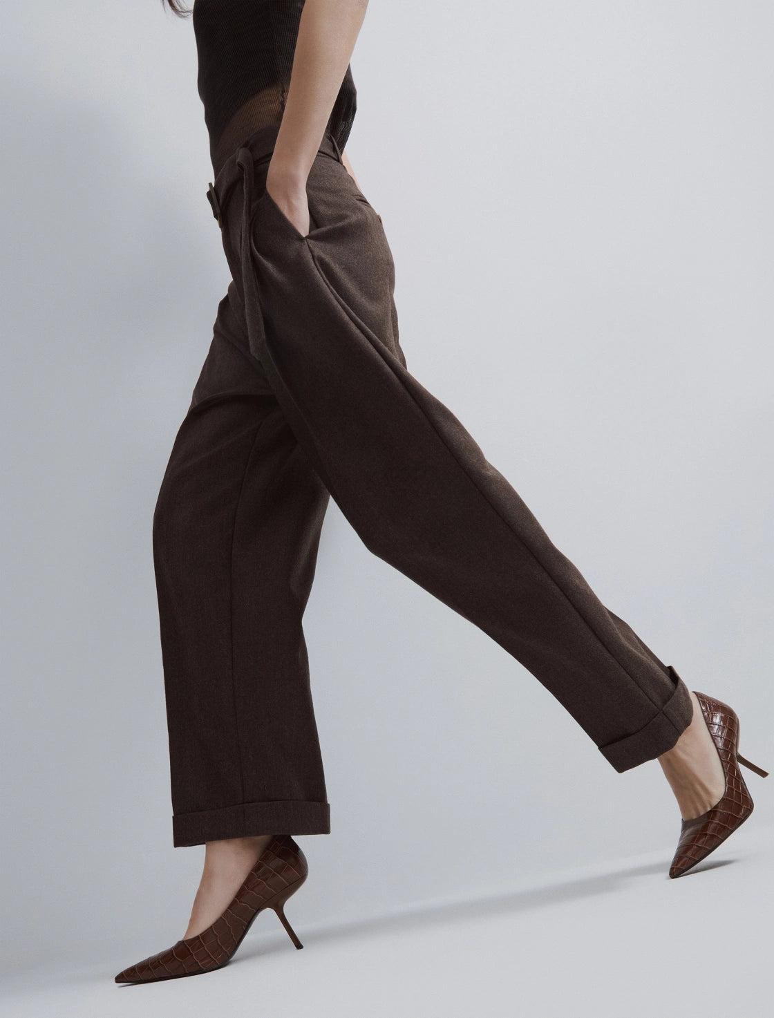 PANTALÓN CINTURÓN VUELTA BAJO