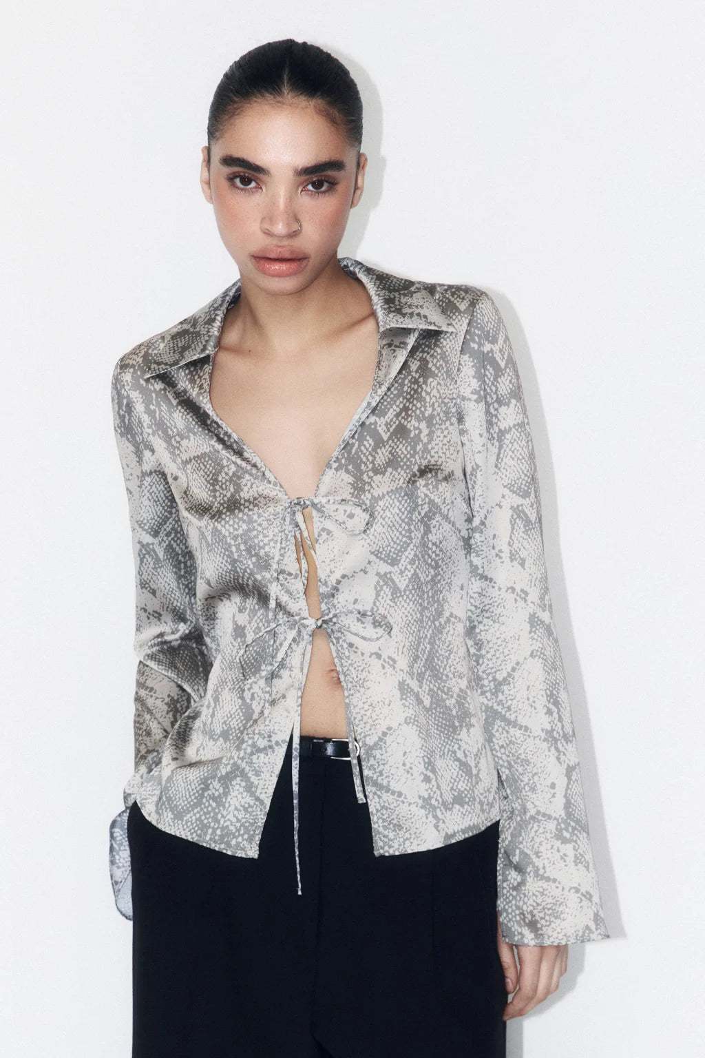 BLUSA SATINADA ESTAMPADO ANIMAL