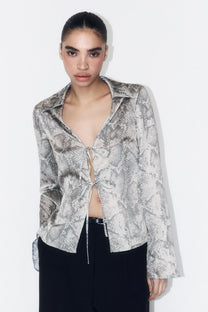 BLUSA SATINADA ESTAMPADO ANIMAL