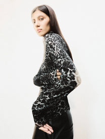 ANIMAL PRINT FINE KNIT SWEATER
